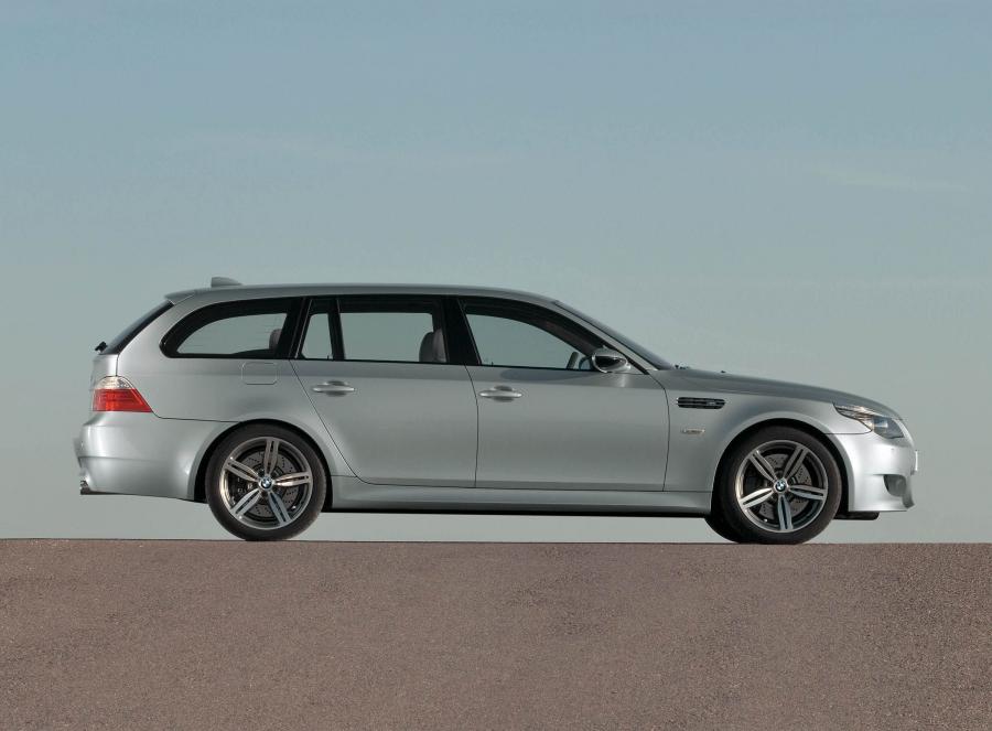  BMW M5 Touring 2009 года  (фото 37 из 51)